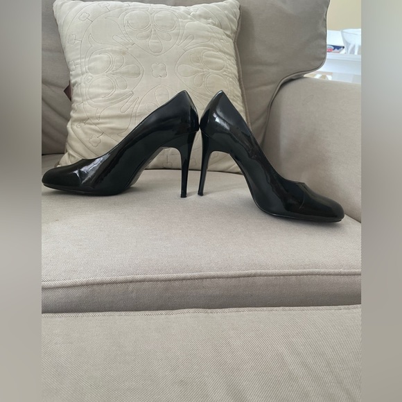 Gorgeous Black Pumps! With original box + extra heel caps 🥰 - Picture 4 of 10